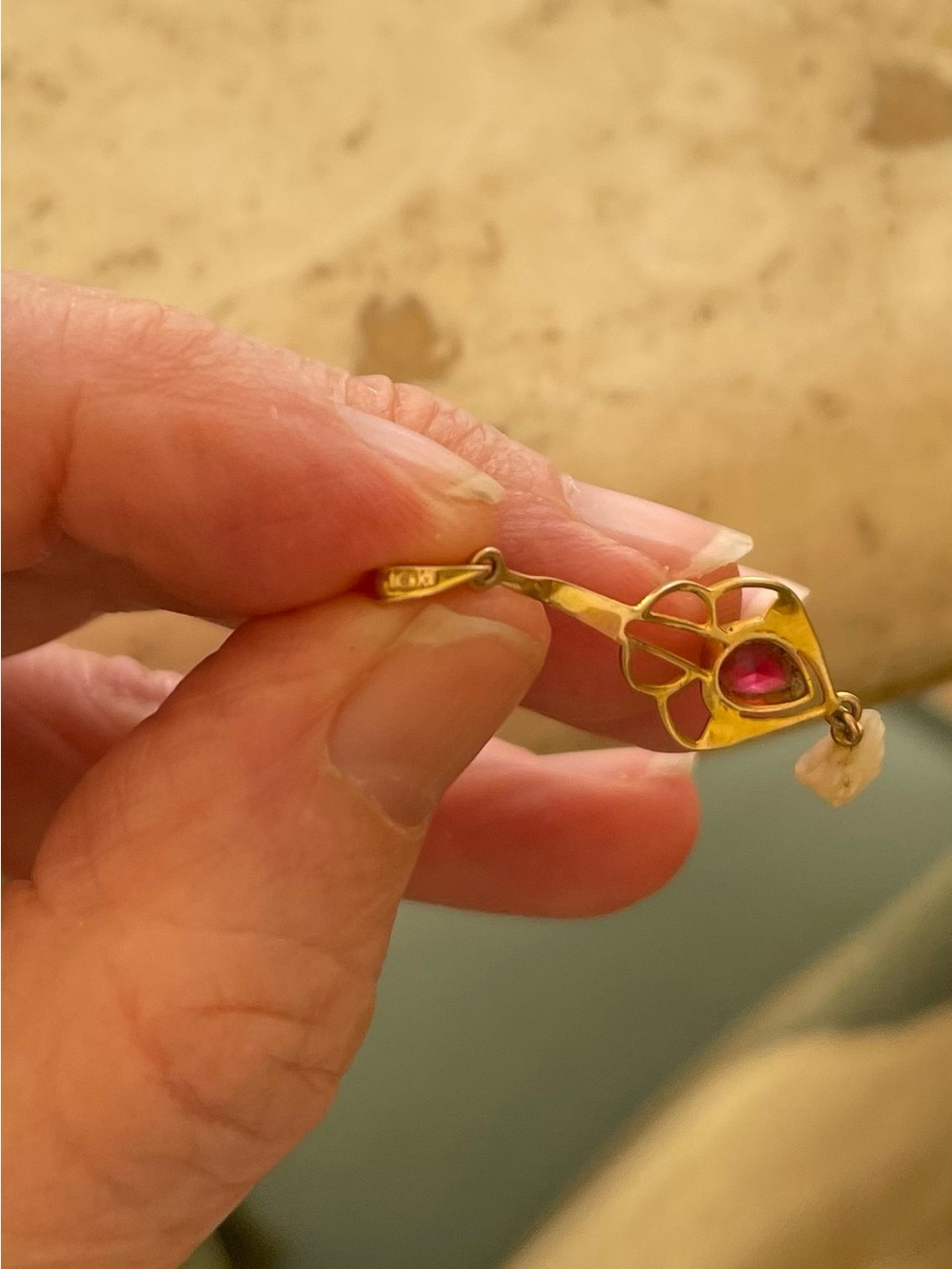 Vintage 10K yellow gold pendant with pink stone and pearl or shell chip~ - Picture 7 of 8